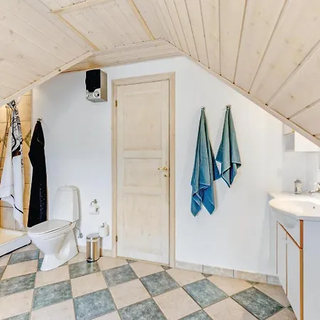 Four-bedroom Holiday In 펜션