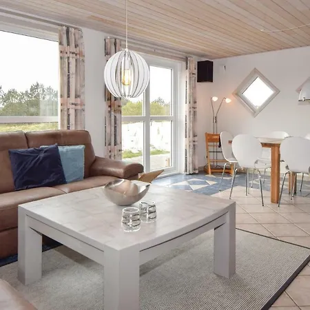 펜션 Four-bedroom Holiday In Blåvand