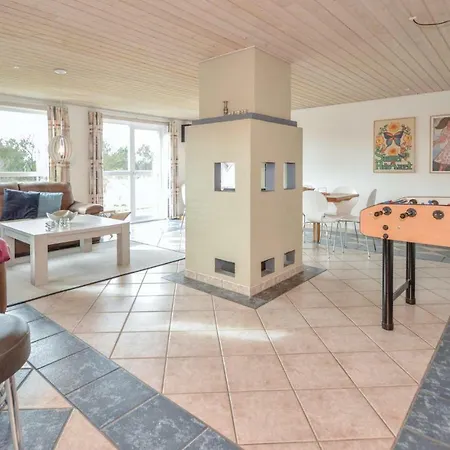 Four-bedroom Holiday In 펜션 *