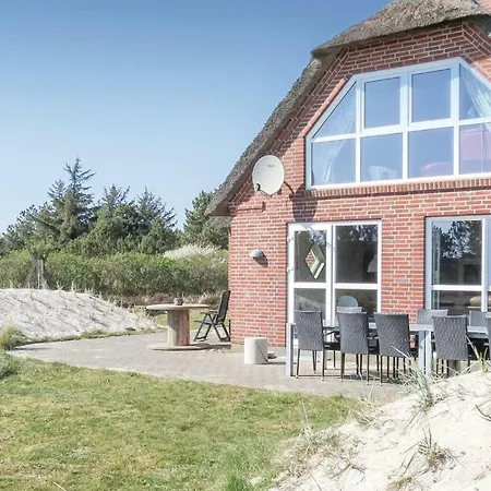 Four-bedroom Holiday In 펜션 *