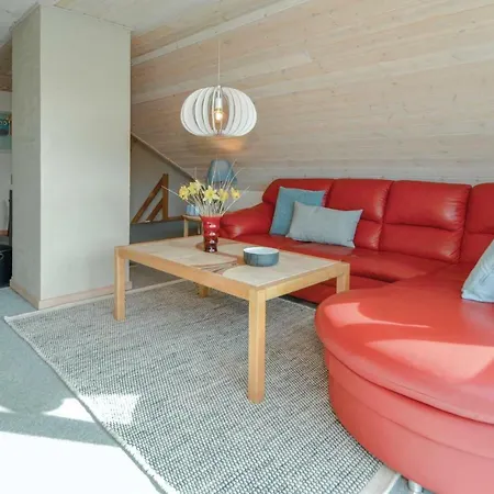 Four-bedroom Holiday In 펜션