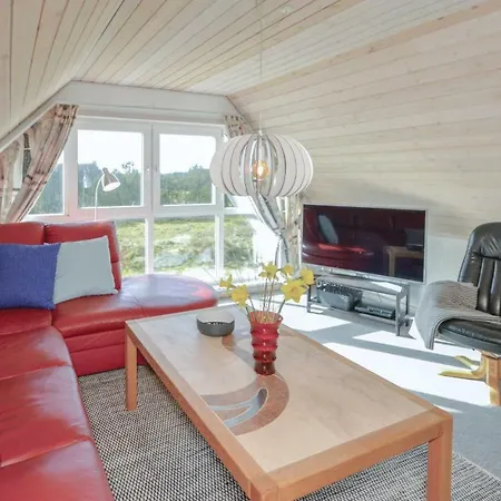 펜션 Four-bedroom Holiday In *