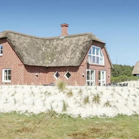펜션 Four-bedroom Holiday In
