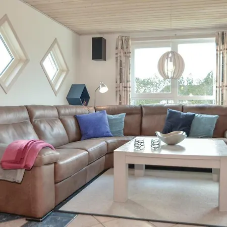 Four-bedroom Holiday In 펜션 Blåvand