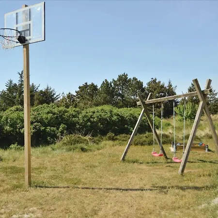 펜션 Four-bedroom Holiday In Blåvand